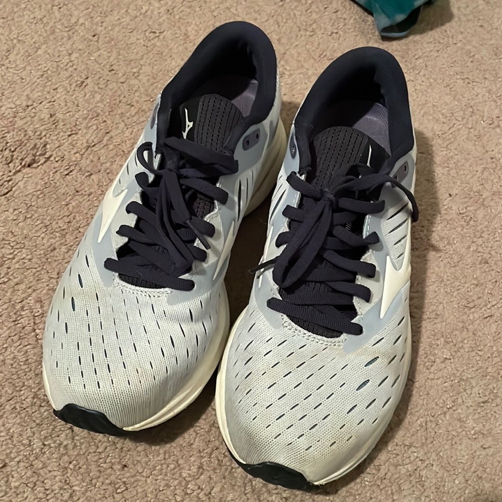 Mizuno Wave Sneakers 8.5
